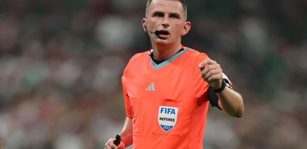 Árbitro da queda do Brasil em 2022 tem lesão e é cortado de jogo da Copa