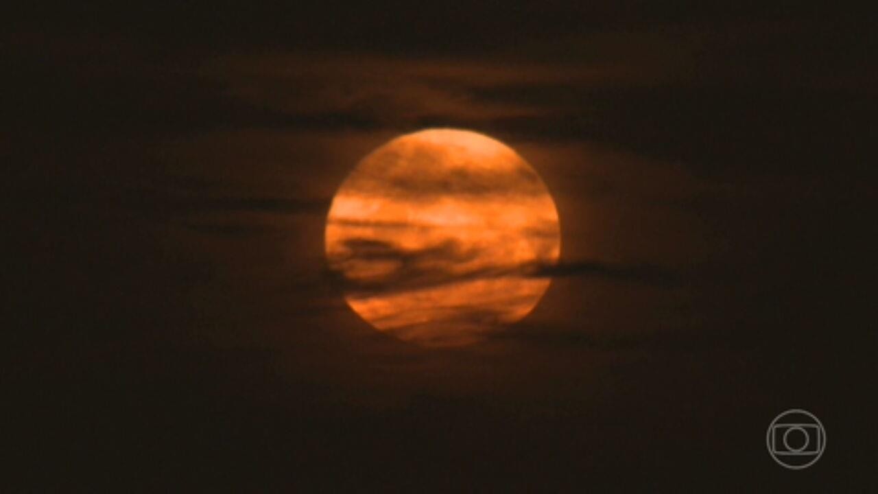 Lua de morango: veja onde observar o fenômeno em Goiânia