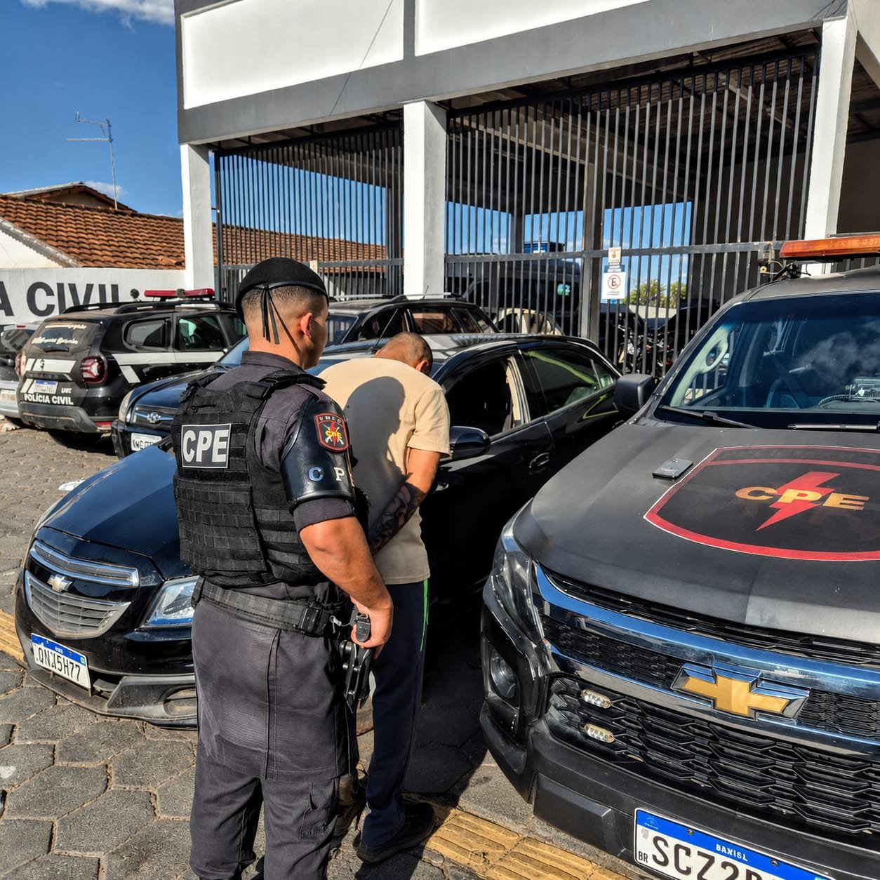 CPE prende suspeito de roubar celulares de dois adolescentes em Aparecida de Goiânia