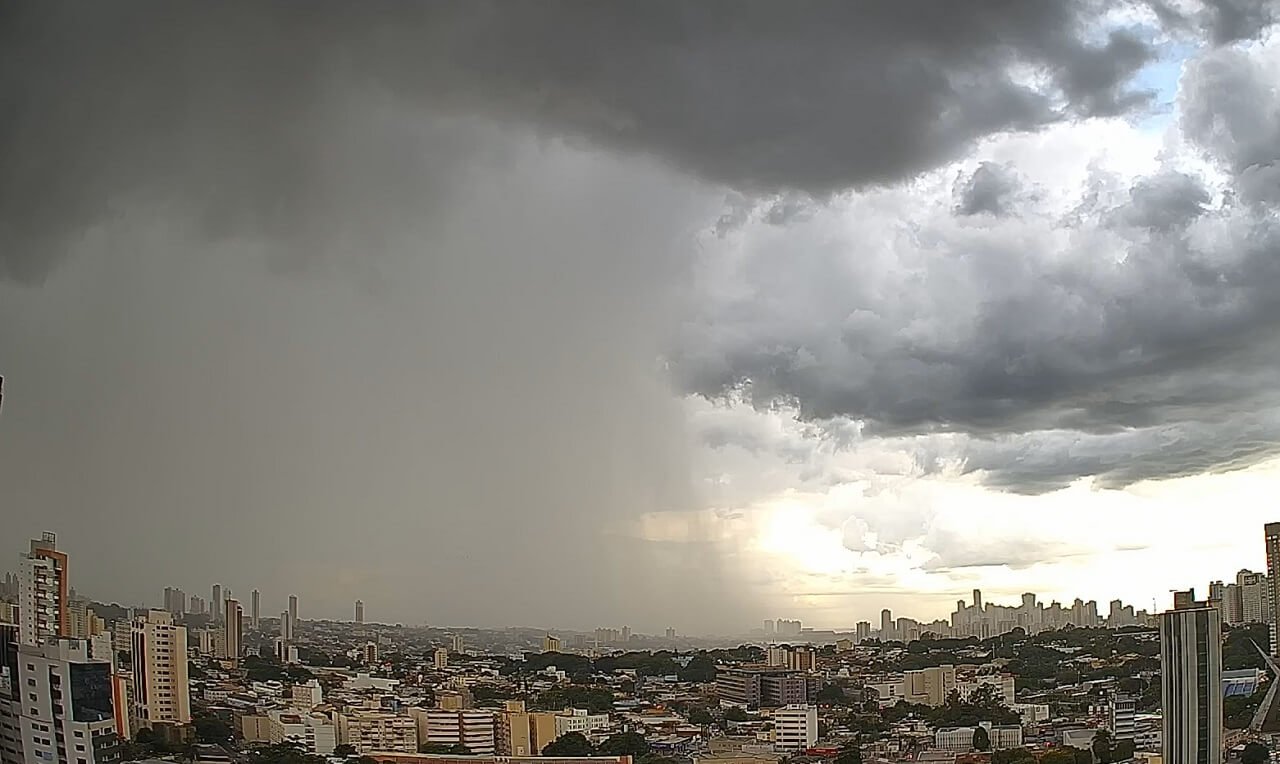 Goiânia amanhece nublada, mas calor chega a quase 37°C